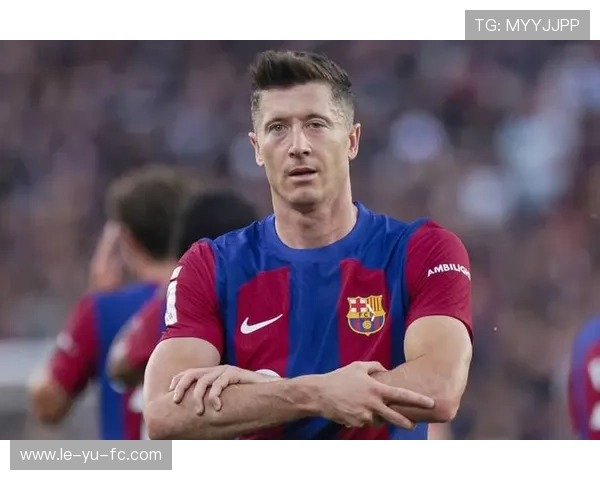 莱万临危受命去防守?揭秘巴萨欧冠失利背后波兰神锋被逼改踢后卫的真相 莱万临危受命去防守?揭秘巴萨欧冠失利背后波兰神锋被逼改踢后卫的真相