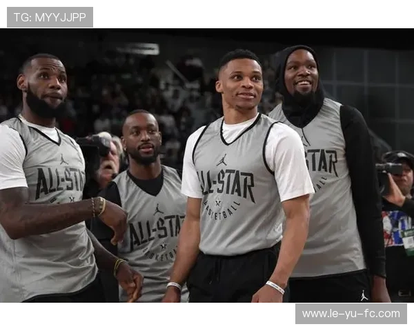 奥德加德与队友连线显默契